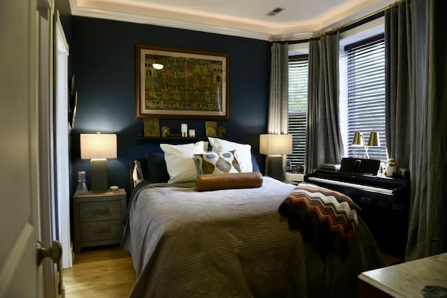 5206 N Winthrop Ave Unit 1, Chicago, IL 60640 - bedroom featuring crown molding