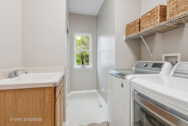 900 Legacy Rdg, Algonquin, IL 60102 - laundry area featuring washing machine and clothes dryer and baseboards