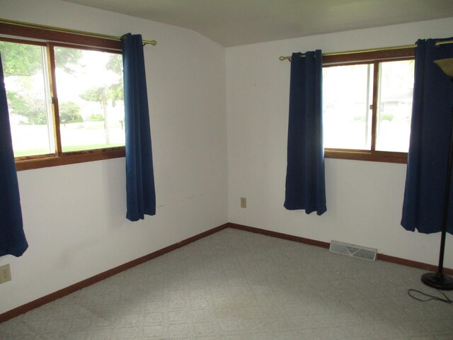 402 Heritage Ln, Ottawa, IL 61350 - unfurnished room with carpet floors and baseboards