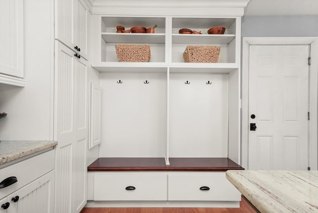 4N307 Knoll Creek Dr, Saint Charles, IL 60175 - mudroom featuring light wood finished floors