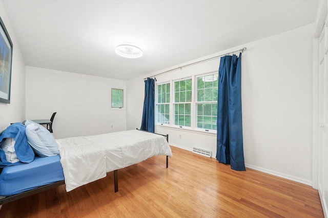 4N307 Knoll Creek Dr, Saint Charles, IL 60175 - bedroom featuring light wood-type flooring and baseboards