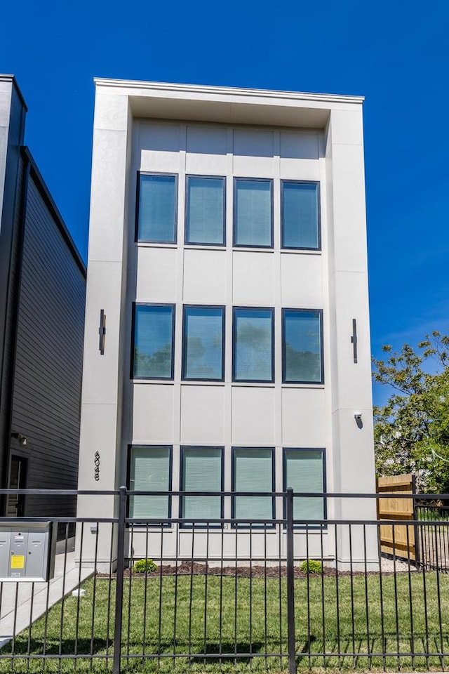 6048 S Eberhart Ave, Chicago, IL 60637 - view of side of property with stucco siding