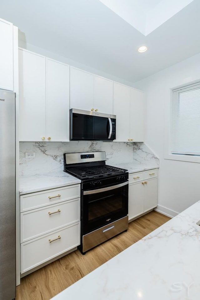 6048 S Eberhart Ave, Chicago, IL 60637 - kitchen featuring stainless steel appliances, light wood-style floors, white cabinets, backsplash, and recessed lighting