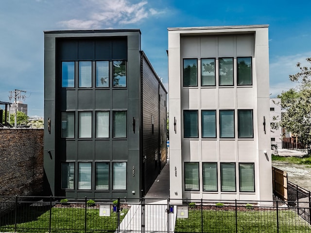 6048 S Eberhart Ave, Chicago, IL 60637 - view of building exterior featuring a fenced front yard