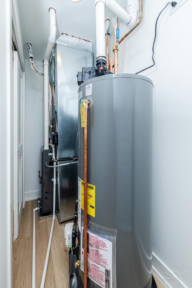 6048 S Eberhart Ave, Chicago, IL 60637 - utility room with gas water heater