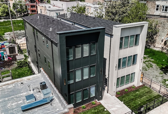 6048 S Eberhart Ave, Chicago, IL 60637 - view of building exterior featuring central AC
