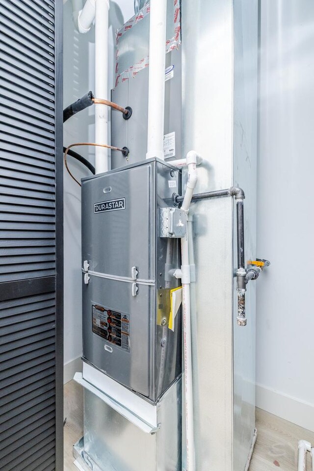 5530 S Michigan Ave, Chicago, IL 60637 - utilities with a heating unit and heating unit