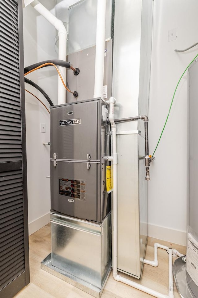 5530 S Michigan Ave, Chicago, IL 60637 - utilities with a heating unit and heating unit
