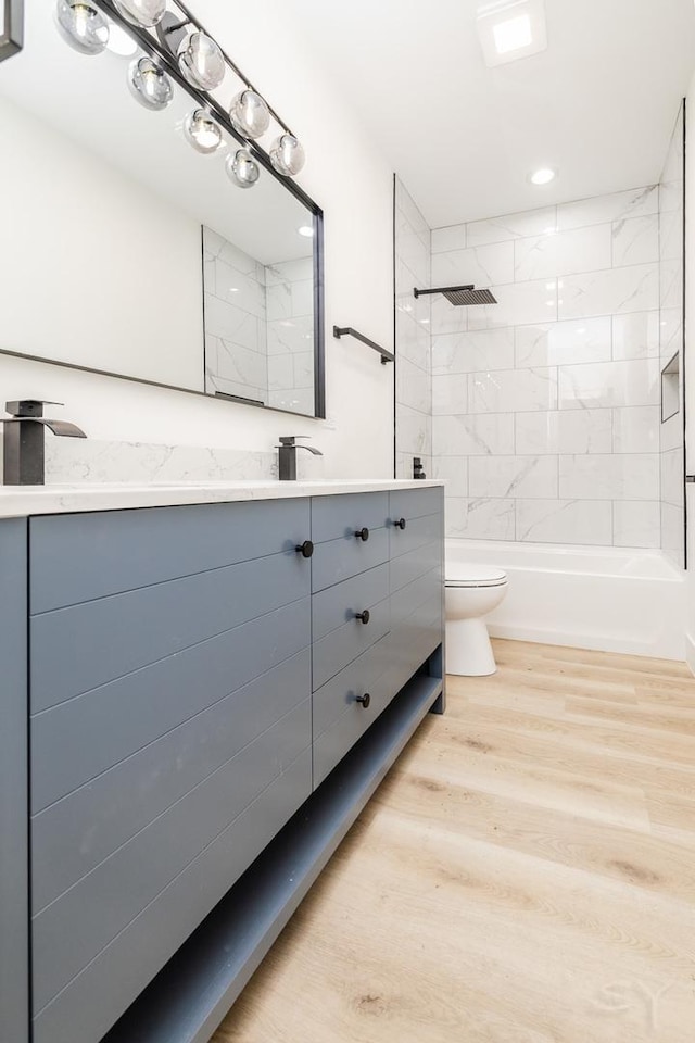 5530 S Michigan Ave, Chicago, IL 60637 - full bath featuring vanity, toilet, wood finished floors, and shower / tub combination