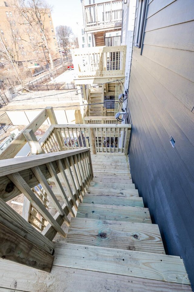 5530 S Michigan Ave, Chicago, IL 60637 - wooden terrace with stairs
