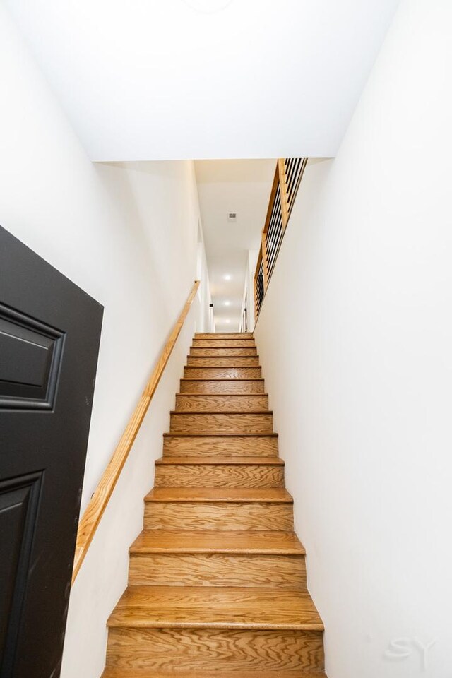 5534 S Michigan Ave, Chicago, IL 60637 - view of stairway