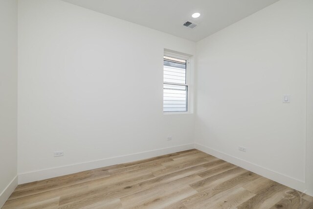 5534 S Michigan Ave, Chicago, IL 60637 - spare room with baseboards, light wood-style flooring, and recessed lighting