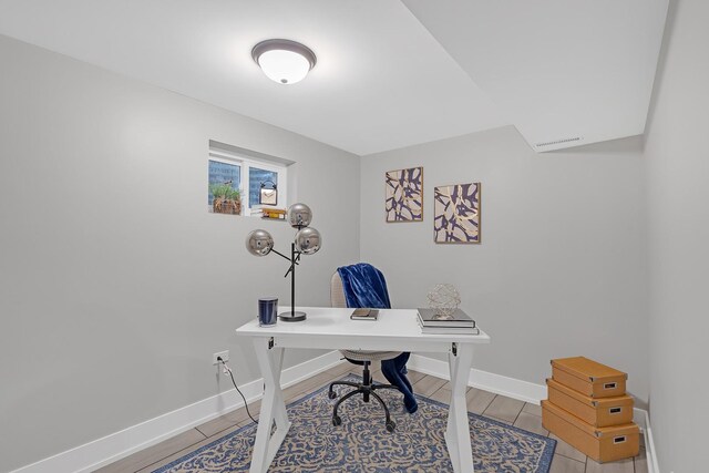 274 University Dr, Buffalo Grove, IL 60089 - office space with baseboards