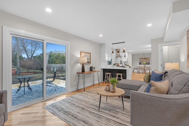 274 University Dr, Buffalo Grove, IL 60089 - living area featuring light wood-style flooring, recessed lighting, and baseboards