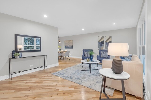 274 University Dr, Buffalo Grove, IL 60089 - living area featuring wood finished floors, recessed lighting, and baseboards