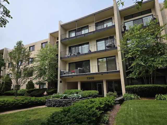 7200 N Ridge Blvd Unit 4H, Chicago, IL 60645 - view of apartment building / complex