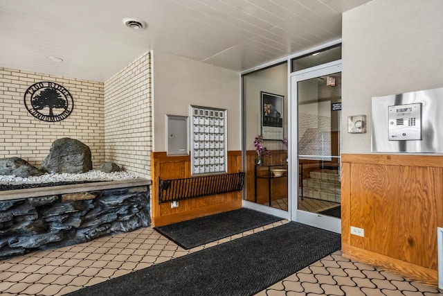 7200 N Ridge Blvd Unit 4H, Chicago, IL 60645 - welcome area with wainscoting and wooden walls
