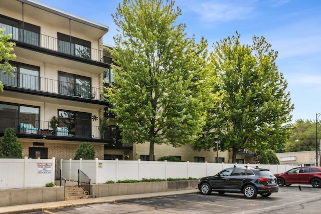 7200 N Ridge Blvd Unit 4H, Chicago, IL 60645 - view of building exterior featuring uncovered parking