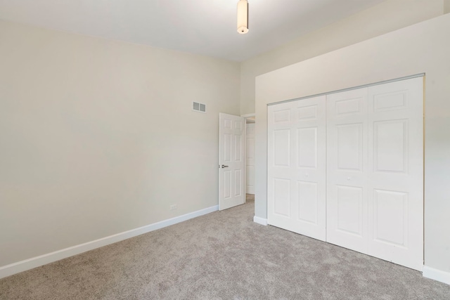 530 Old Oak Cir, Algonquin, IL 60102 - unfurnished bedroom featuring carpet flooring, a closet, and baseboards