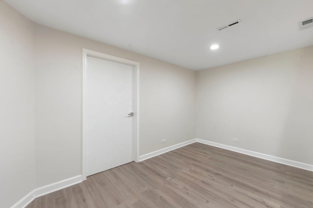 530 Old Oak Cir, Algonquin, IL 60102 - unfurnished room featuring wood finished floors, baseboards, and recessed lighting