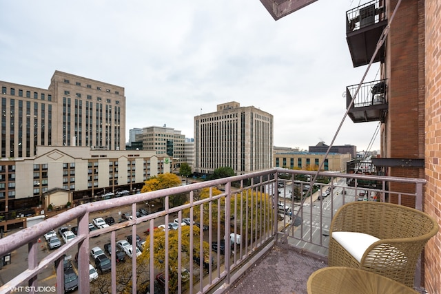 500 S Clinton St Unit 604, Chicago, IL 60607 - balcony featuring a view of city