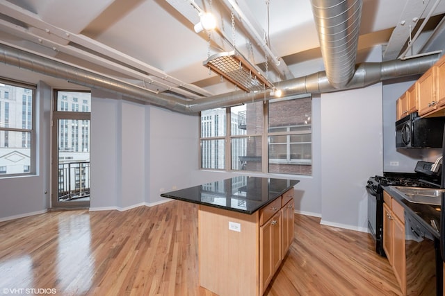 500 S Clinton St Unit 604, Chicago, IL 60607 - kitchen featuring black appliances, light wood-style flooring, baseboards, a center island, and light brown cabinetry