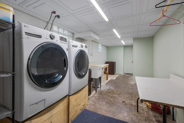 314 Catalpa Ave, Itasca, IL 60143 - laundry room with washing machine and dryer