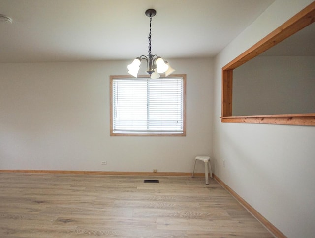 468 Independence Ln, Bolingbrook, IL 60440 - spare room with a chandelier, light wood-style floors, and baseboards