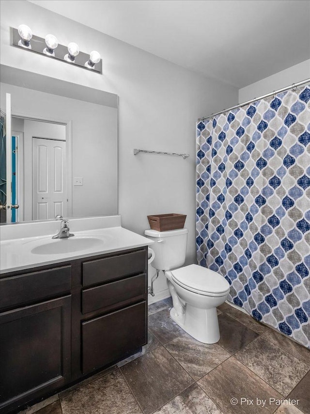 2346 Aurora Dr, Pingree Grove, IL 60140 - full bathroom with vanity, toilet, and curtained shower