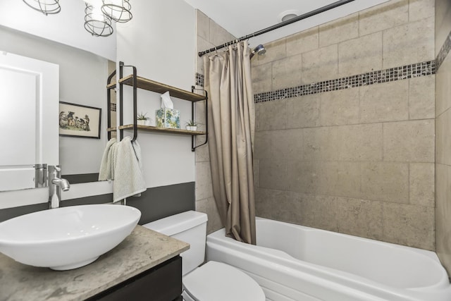 1946 W Newport Ave Unit 1E, Chicago, IL 60657 - full bath with shower / bath combination with curtain, toilet, and vanity