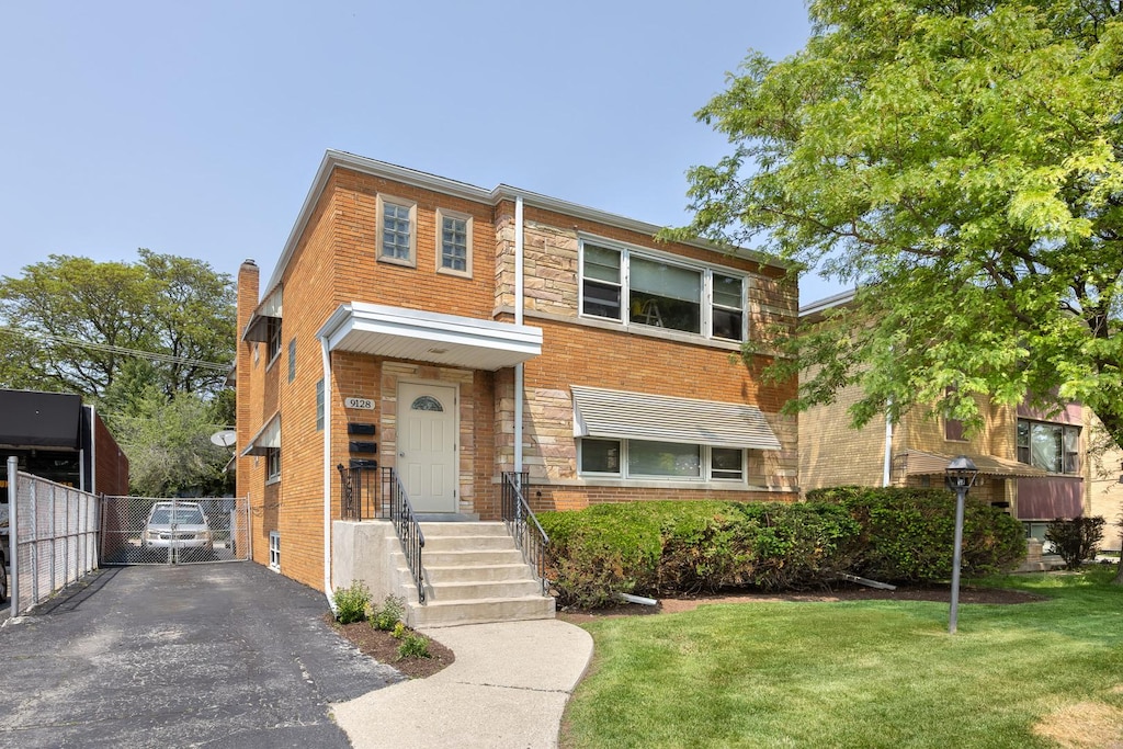9128 31st St, Brookfield, IL 60513 - photo 1