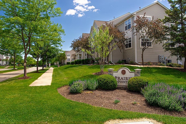34382 N Aster Ct, Round Lake Beach, IL 60073 - surrounding community with a lawn