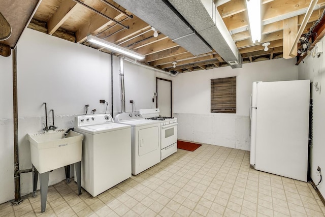 8923 Pebble Beach Ln, Orland Park, IL 60462 - laundry area featuring washing machine and clothes dryer