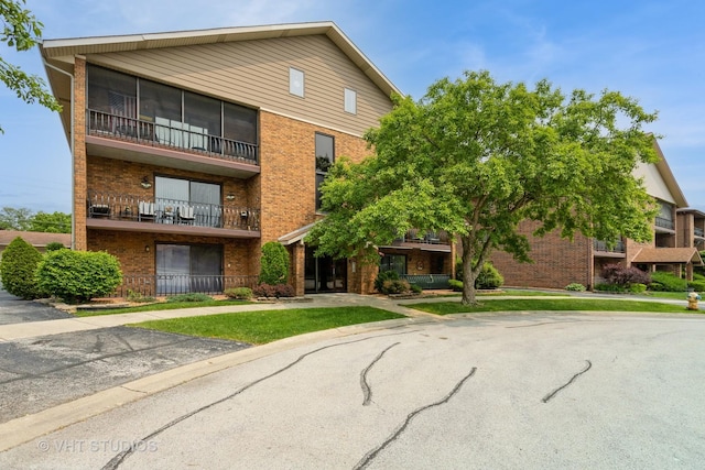 16807 81st Ave Unit 2S, Tinley Park, IL 60477 - view of property featuring uncovered parking