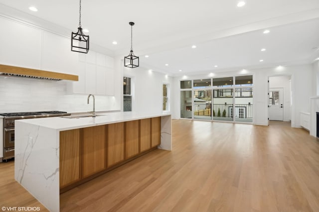 4242 N Winchester Ave, Chicago, IL 60613 - kitchen featuring a sink, stainless steel range, decorative backsplash, modern cabinets, and recessed lighting