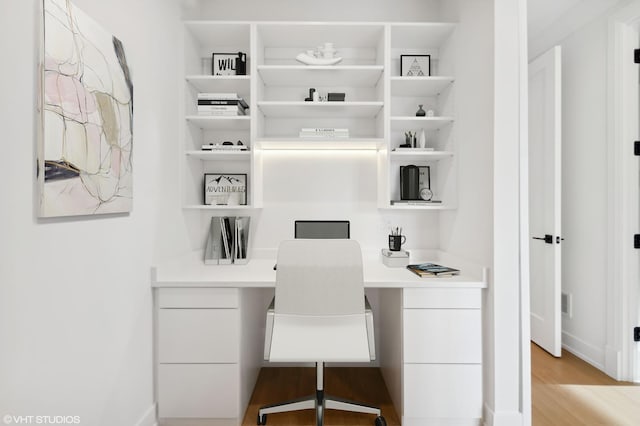 4242 N Winchester Ave, Chicago, IL 60613 - home office with built in desk, light wood-style flooring, and baseboards