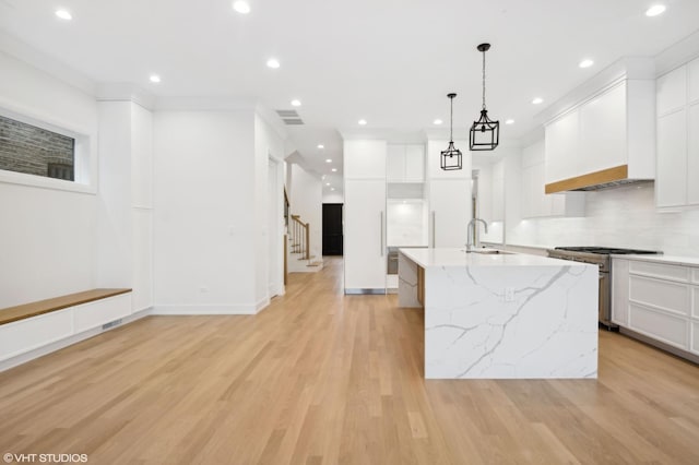 4242 N Winchester Ave, Chicago, IL 60613 - kitchen with stainless steel stove, a sink, a center island with sink, recessed lighting, and light wood finished floors