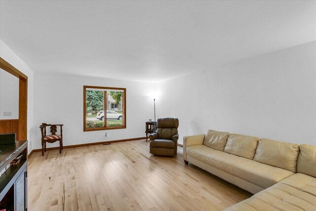 1206 Wilshire Ct, Champaign, IL 61821 - living area with light wood-type flooring and baseboards