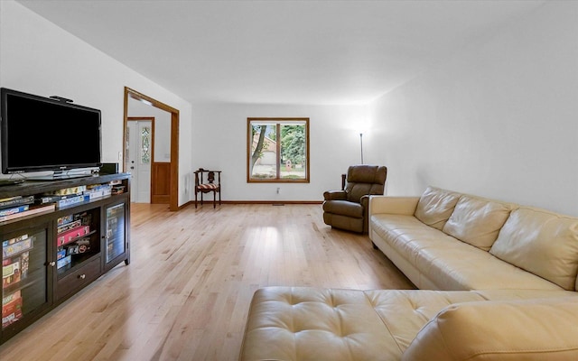 1206 Wilshire Ct, Champaign, IL 61821 - living room featuring light wood finished floors and baseboards