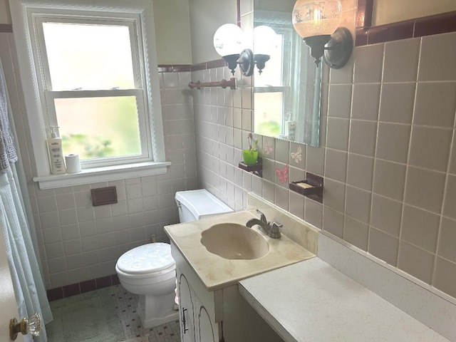 5930 W School St, Chicago, IL 60634 - full bath with tile walls, vanity, toilet, and tile patterned floors
