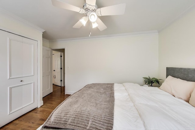 1480 Briar Cv, Wheaton, IL 60189 - bedroom featuring crown molding, wood finished floors, a ceiling fan, and baseboards