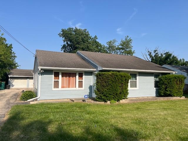 114 Dante Ct, Shorewood, IL 60404 - view of front of home with a front lawn and a detached garage