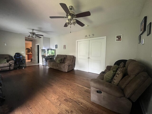 1131 S Nelson Ave, Kankakee, IL 60901 - living area with wood finished floors and ceiling fan