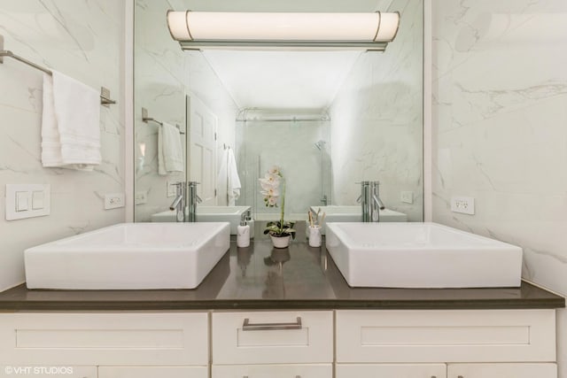 1346 S Wabash Ave Unit D, Chicago, IL 60605 - full bath with double vanity and a shower