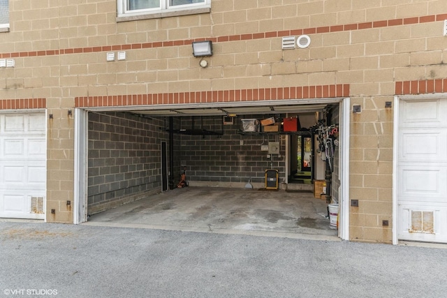 1346 S Wabash Ave Unit D, Chicago, IL 60605 - garage with asphalt driveway