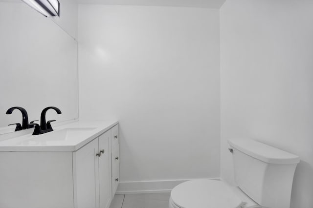 849 W Belle Plaine Ave Unit G, Chicago, IL 60613 - bathroom featuring toilet and vanity