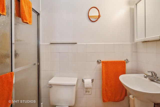 608 N Craig Pl, Addison, IL 60101 - bathroom with a stall shower, tile walls, toilet, a sink, and tasteful backsplash