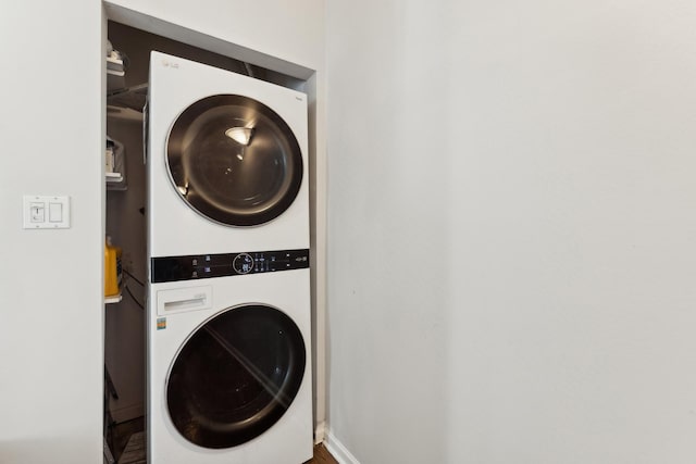 1730 W Diversey Pkwy Unit 2E, Chicago, IL 60614 - laundry area featuring stacked washer / dryer and baseboards