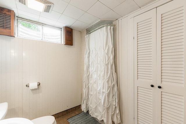 707 Coolidge Pl, Rockford, IL 61107 - bathroom featuring toilet, a shower with shower curtain, wood finished floors, wood walls, and baseboards