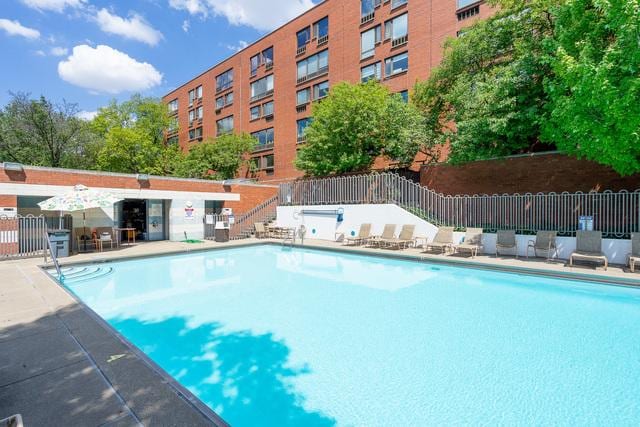 1115 S Plymouth Ct Unit 124, Chicago, IL 60605 - community pool with a patio